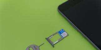 كيفية تثبيت بطاقة SIM في هاتف Meizu الذكي، يتم وضع جميع اختصارات البرامج والمجلدات وعناصر واجهة المستخدم في مشغل Flyme مباشرة على سطح المكتب