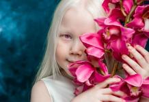Ang Yakut albino girl ay sumakop sa mga social network